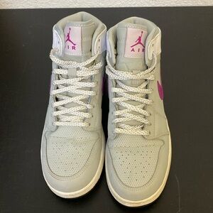 Brand: Nike
Nike Kids Air Jordan AJ 1 Retro HIGH (GS) Sneakers Grey Mist fushia